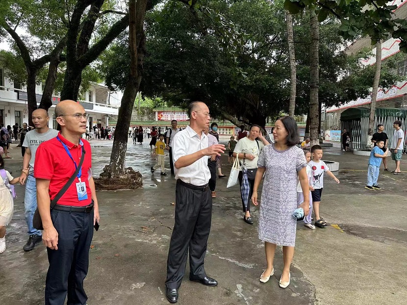 韩国a片基础教育集团总主任兼总督学一行莅临海师附小检查指导开学工作