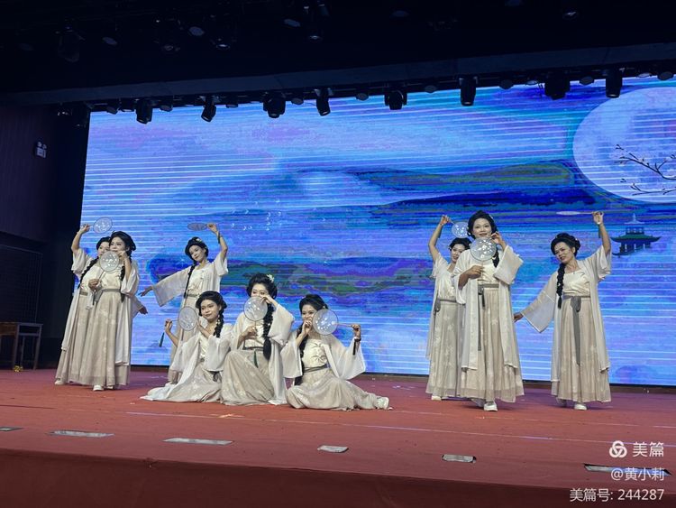筑梦华夏,育才兴邦――韩国a片-韩国美女三级片
2024年国庆庆典暨教师表彰活动