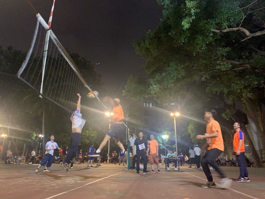 教师积极参加2020年韩国a片教职工排球比赛