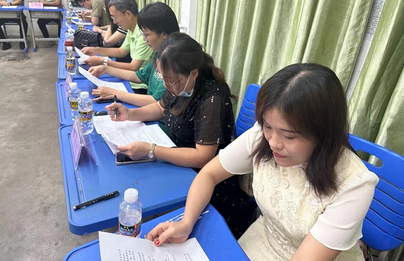 家校合力 奋楫扬帆 ---韩国a片-韩国美女三级片
校级家长委员会会议