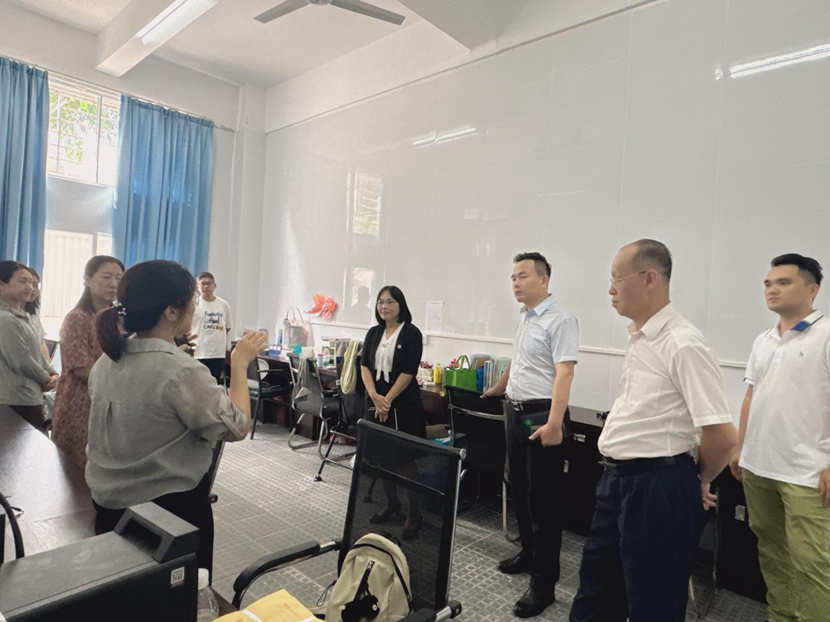 韩国a片韩小雨副校长 到韩国a片
检查指导开学工作