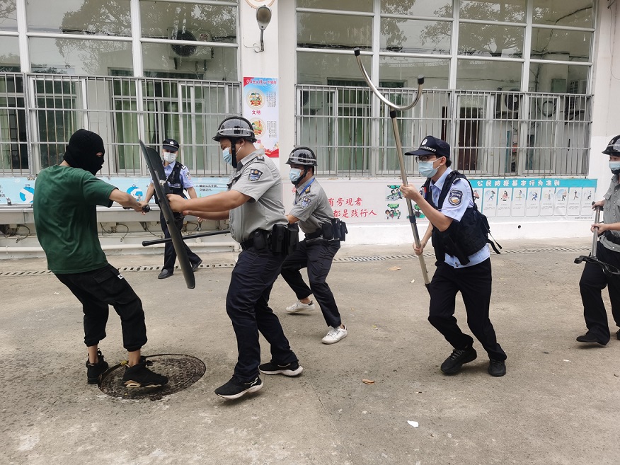 海口市琼山中介派出所张警官到韩国a片
对校警进行正规培训