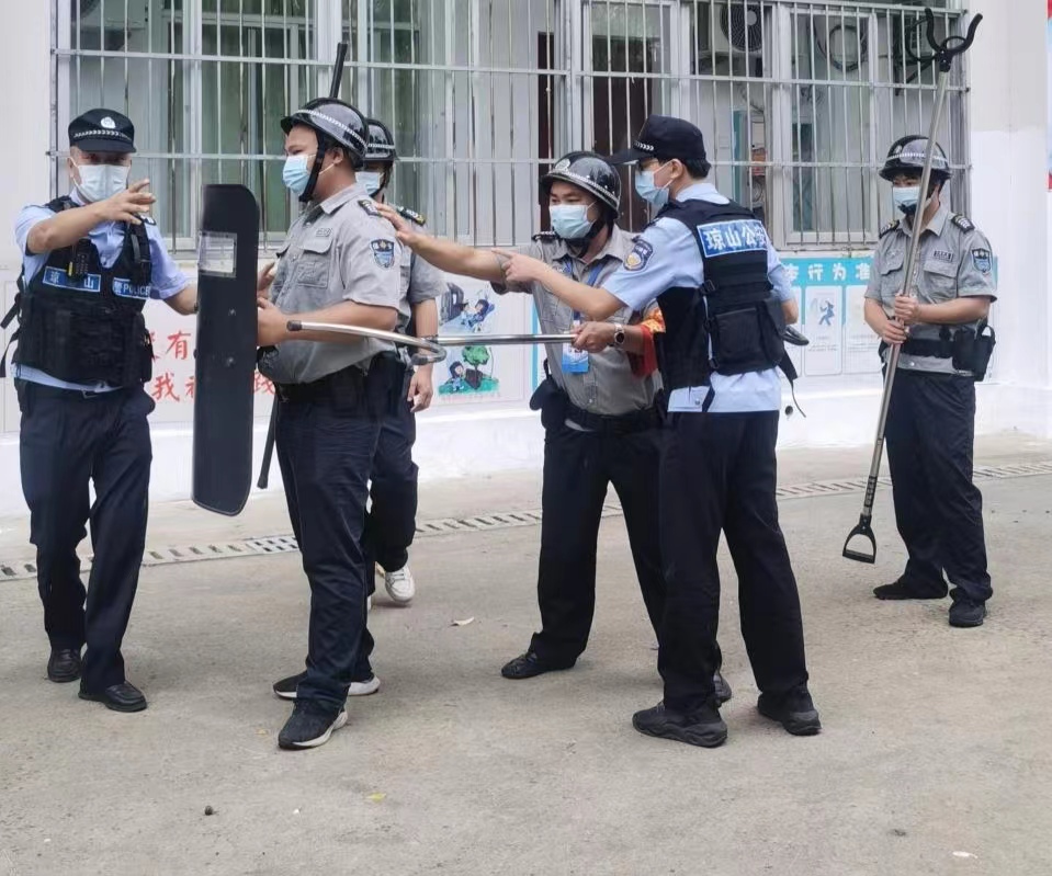 海口市琼山中介派出所张警官到韩国a片
对校警进行正规培训