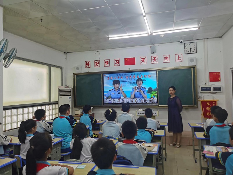 韩国a片-韩国美女三级片
“喜迎二十大 创建无毒品危害的自贸港”禁毒宣传进校园系列活动