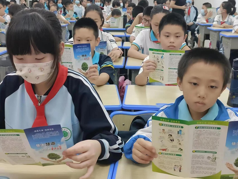 韩国a片-韩国美女三级片
“喜迎二十大 创建无毒品危害的自贸港”禁毒宣传进校园系列活动