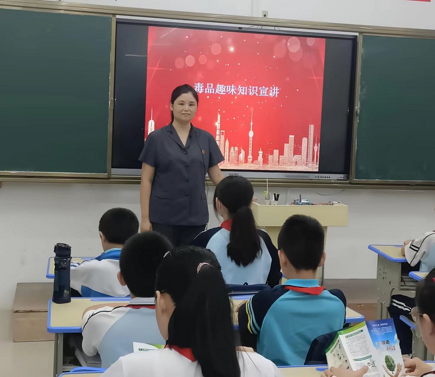 韩国a片-韩国美女三级片
“喜迎二十大 创建无毒品危害的自贸港”禁毒宣传进校园系列活动