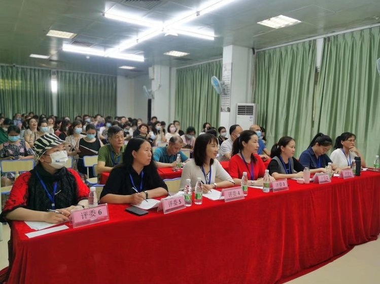 韩国a片实验小学首届德馨杯“修师德 塑师风 铸师魂”师德师风演讲比赛