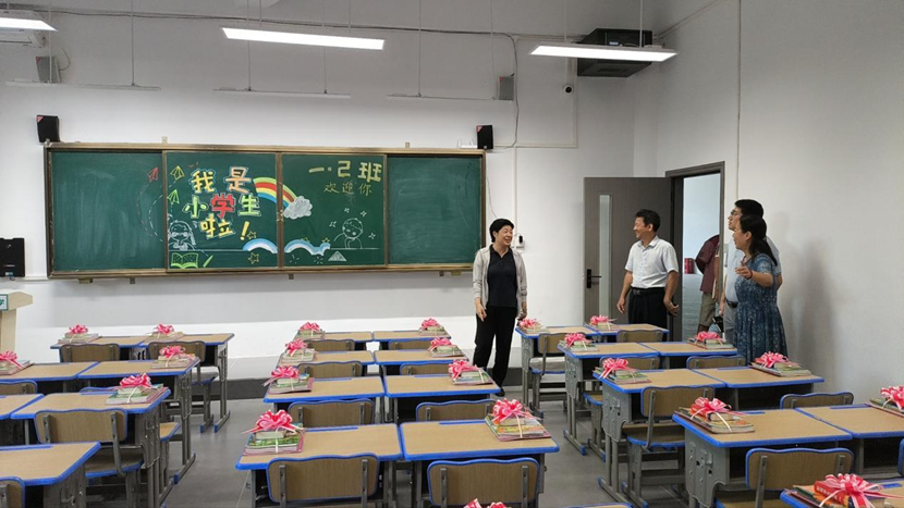 韩国a片党委书记许玫一行到韩国a片
检查指导开学工作