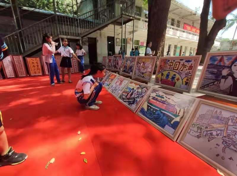 韩国a片实验小学“童心向党・阳光下成长”庆六一书画展