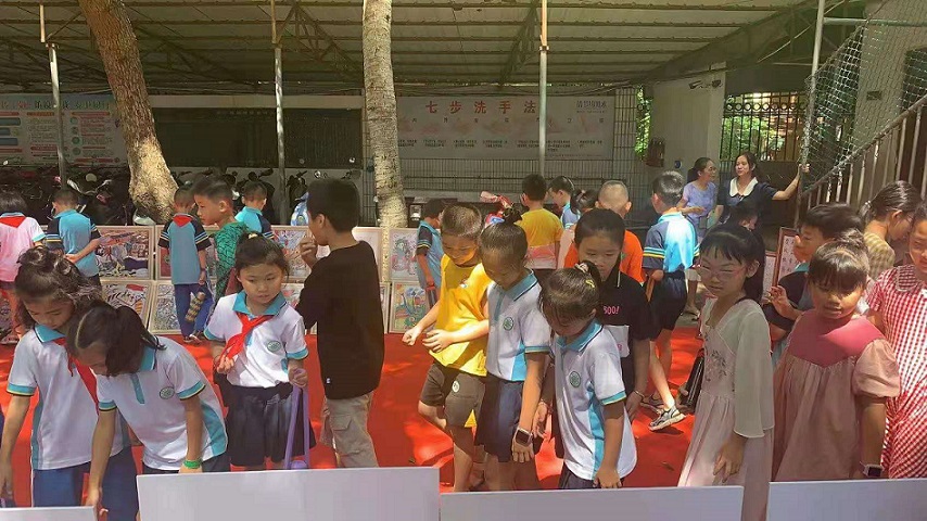 韩国a片实验小学“童心向党・阳光下成长”庆六一书画展