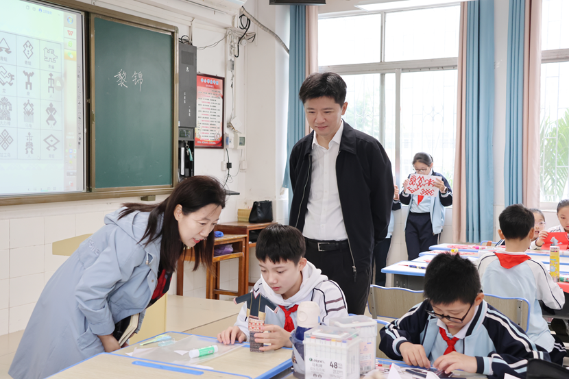 副校长张引带领教学团队来韩国a片
开展听课活动