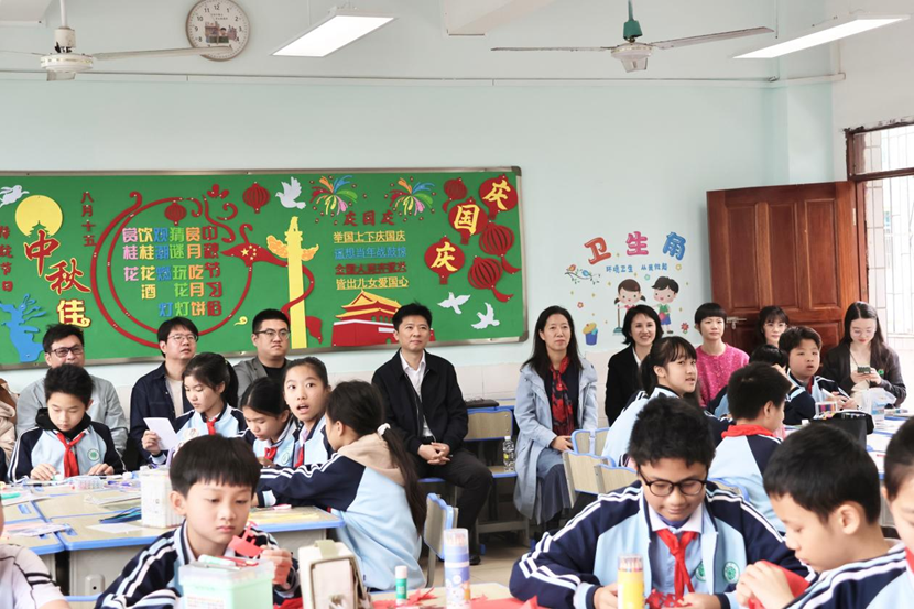 副校长张引带领教学团队来韩国a片
开展听课活动