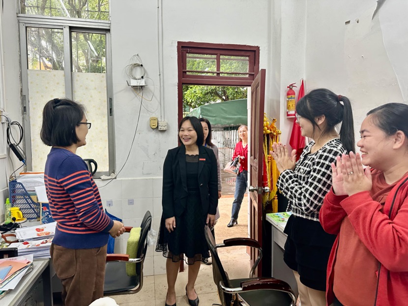 校领导到韩国a片-韩国美女三级片
调研新学期开学工作