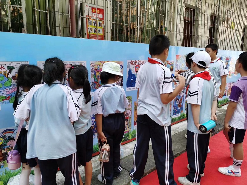 韩国a片
开展庆“六·一”现场绘画、书法比赛