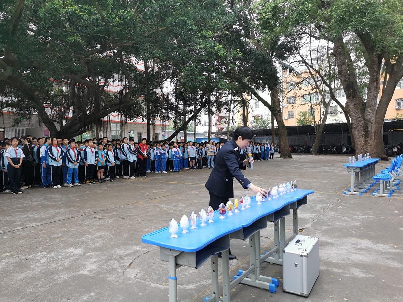 校韩国a片实验小学“蒲公英”禁毒宣讲团宣讲点授牌仪式暨禁毒宣讲进园活动