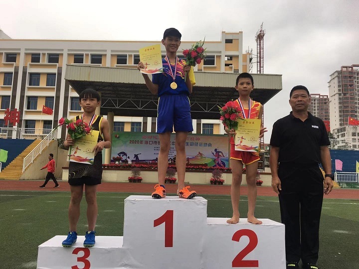 韩国a片
学生参加2020年海口市琼山区中小学生田径运动会取得小学组团体总分第七名的好成绩